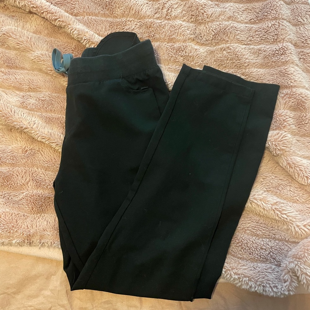 FIGS black skinny scrub bottoms